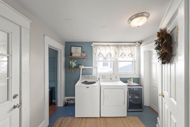 Building Photo - 308 W Main St