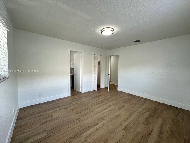 Building Photo - 116 NW 2nd Ave