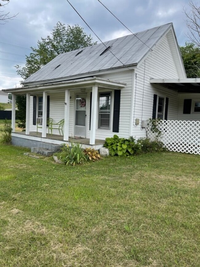 Building Photo - 2 Bedroom / 1 Bath  Home Kingsport, TN