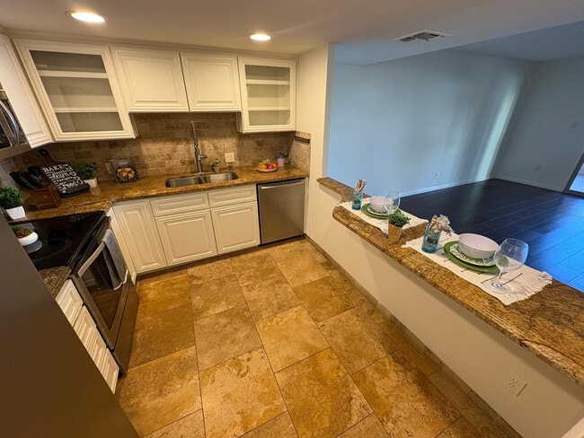 Building Photo - 7850 E Camelback Rd