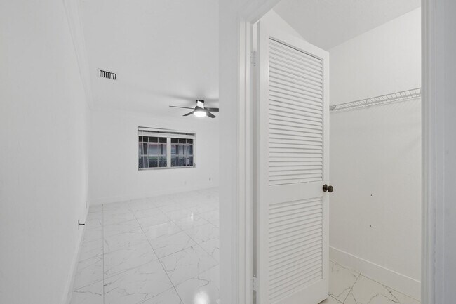 Building Photo - 1443 SW 27th Ave