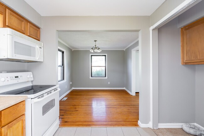 Building Photo - 7215 Earl Dr