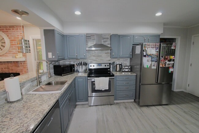 Building Photo - (Coming Soon) 3 Bedroom Brick Ranch in Idl...
