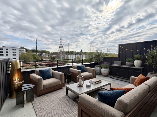 Building Photo - 4589 Riverside Way