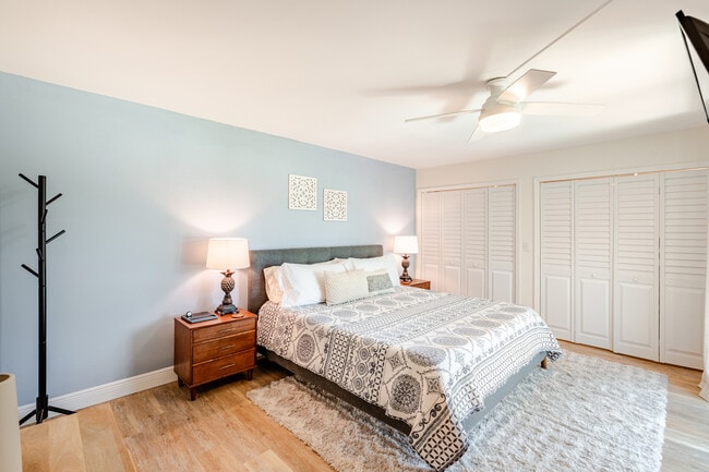 Building Photo - 825 Center St