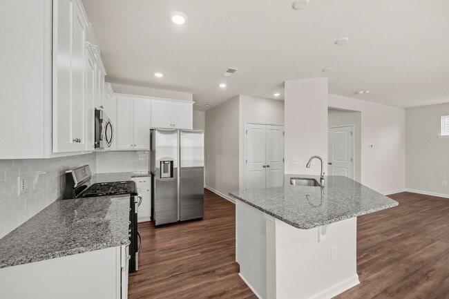 Building Photo - Stunning home in desirable Chateau community