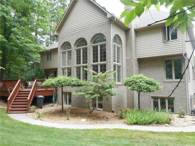 Building Photo - 1530 Scenic Hollow Dr