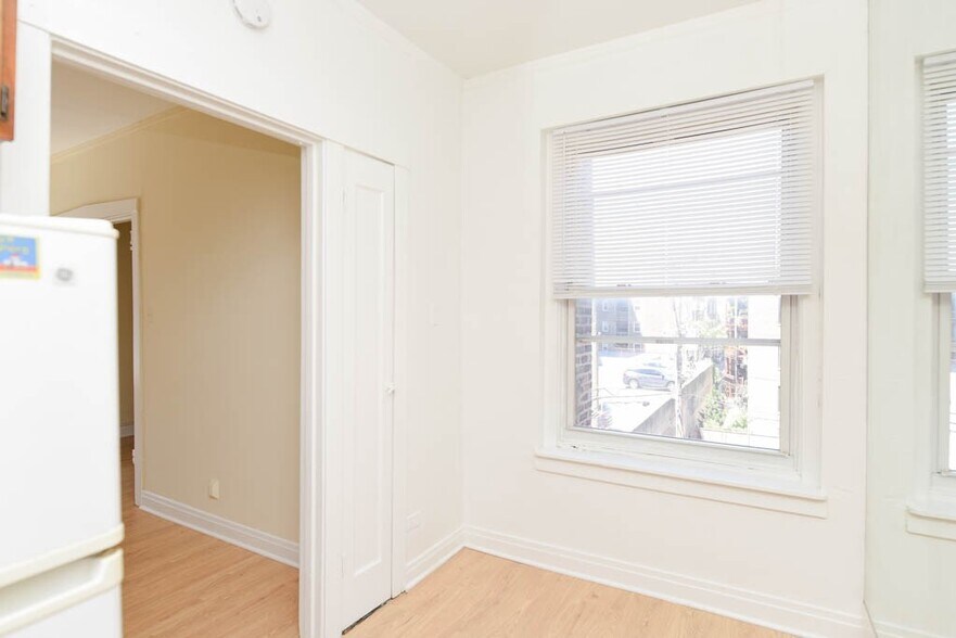 Building Photo - 457 W Melrose St