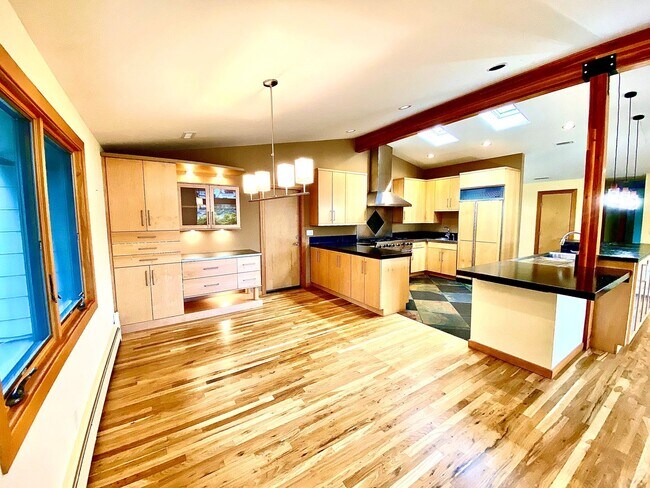 Building Photo - Stunning, 4 Bedroom, 3500 Square Foot, Highland's Home in Boise's North End