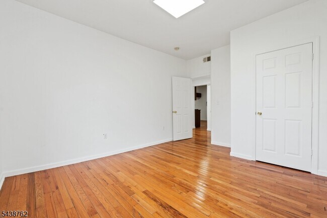 Building Photo - 1043 Hunterdon St