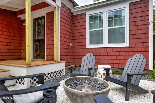 Building Photo - 10 Marion Pl