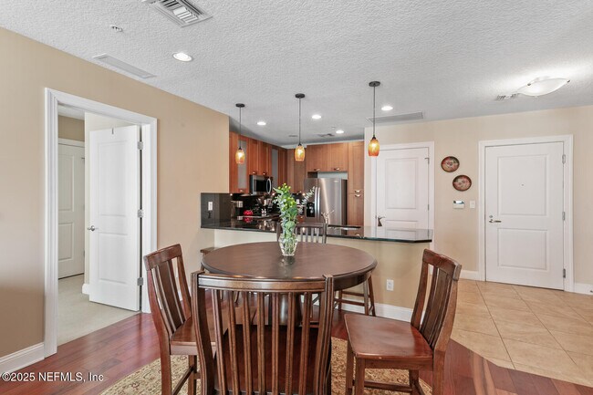 Building Photo - 1431 Riverplace Blvd