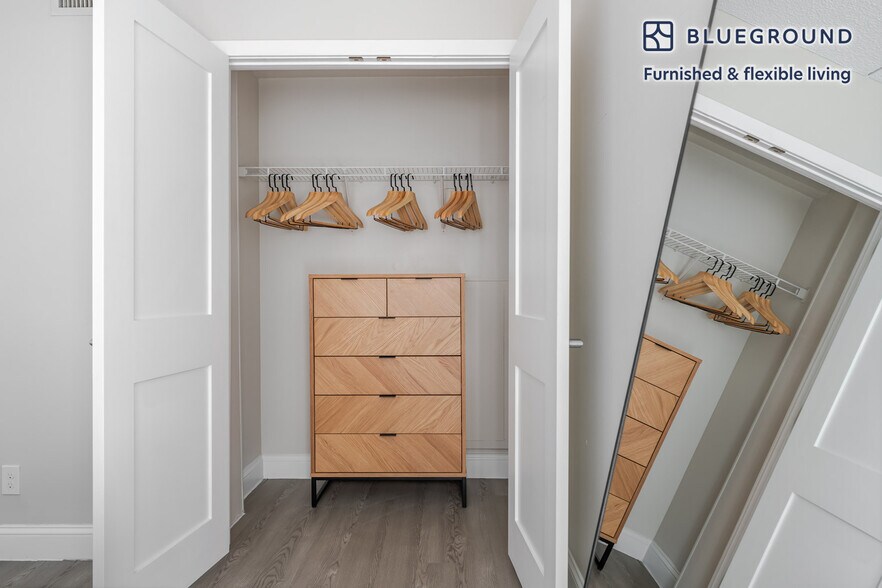 Building Photo - 812 Memorial Dr