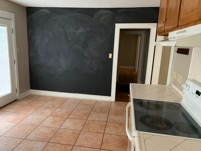 Building Photo - 3 bed 2 bath house by FSU and TCC!! Available August 2026!