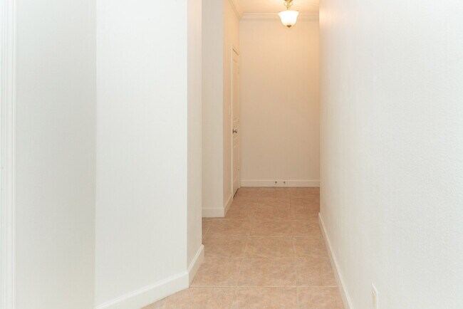 Building Photo - 113 Brooks St SE