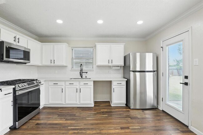 Building Photo - 8002 Blackcherry Ln
