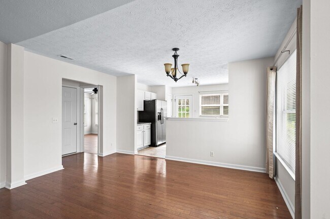 Building Photo - Awesome 4BE-Office/Bonus Room/ 2BA Home in...