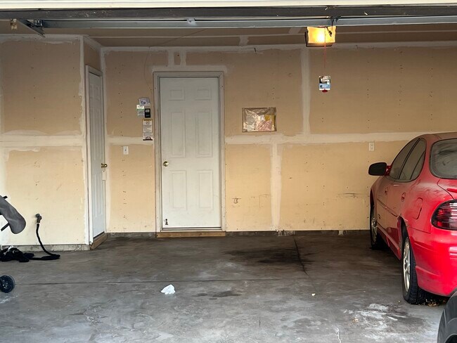 Building Photo - 7866 Old Carriage Ct