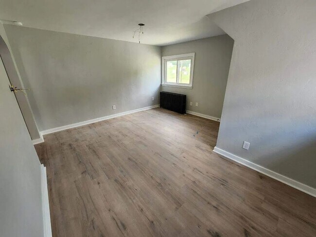 Building Photo - 3915-3917 Mount Troy