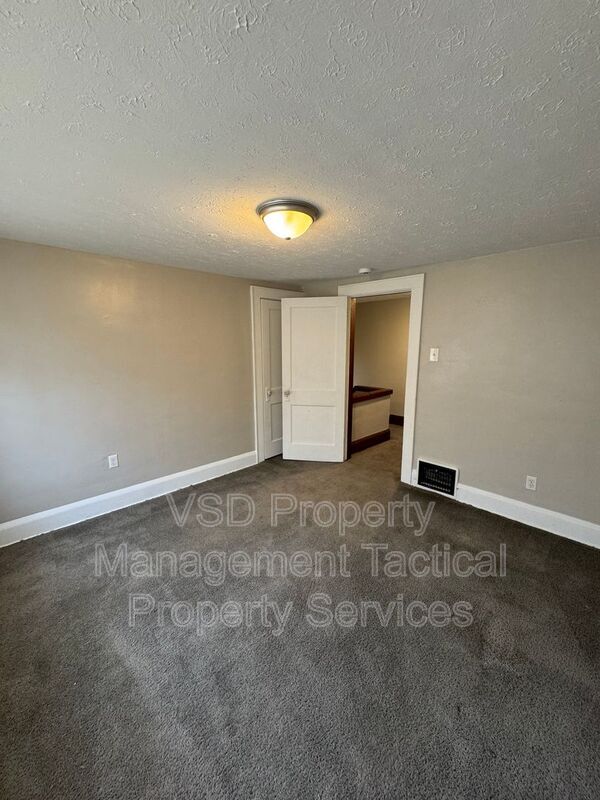 Building Photo - 2078-2018 18th St SW