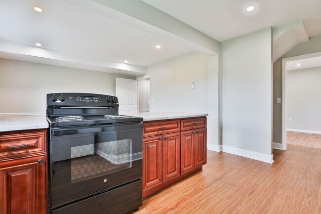 Building Photo - 41A Howe