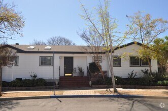 Building Photo - Serra Mesa  SFH Detached “4BR/2.5BA + offi...