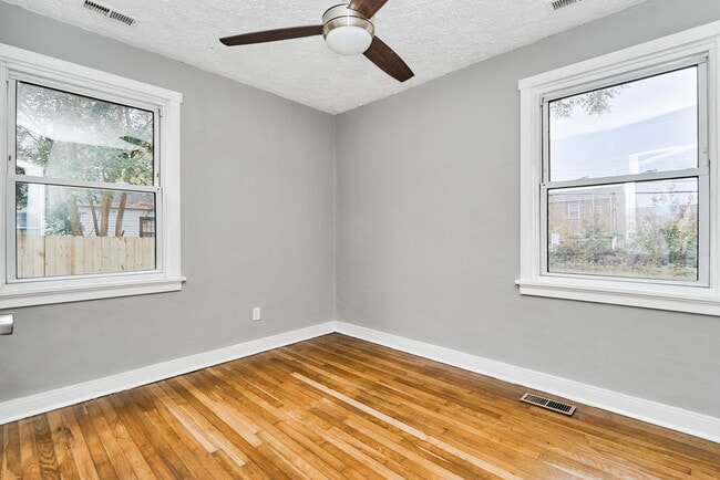 Building Photo - 624 Effingham Dr