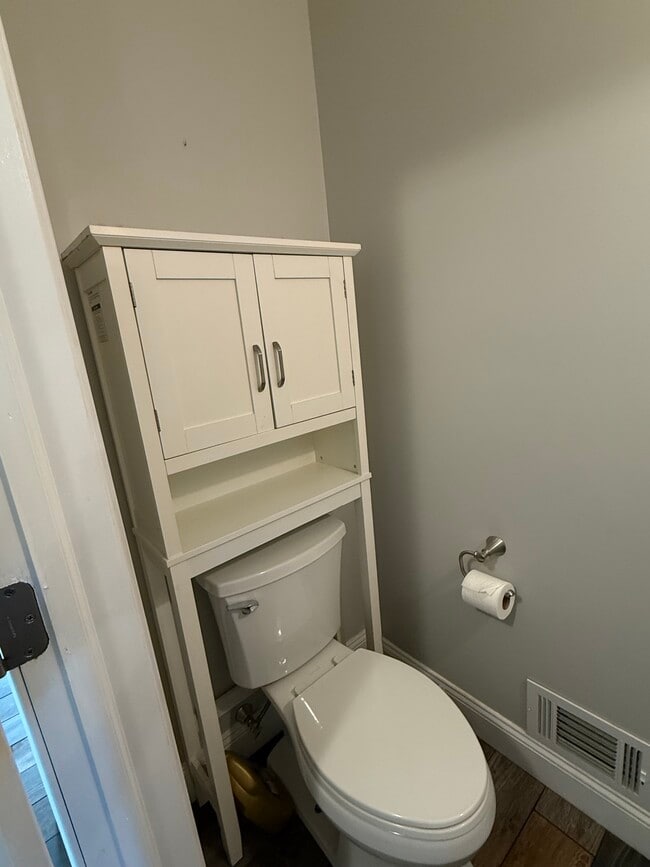 Building Photo - 645 Country Acres Ct