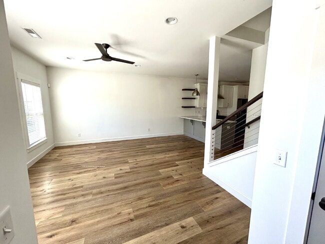 Building Photo - Modern 3-Bedroom 3-Story Apartment with a ...