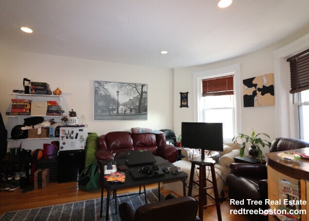 Building Photo - 69 Babcock St