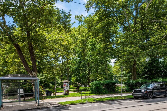 Building Photo - 4300 Larchwood Ave