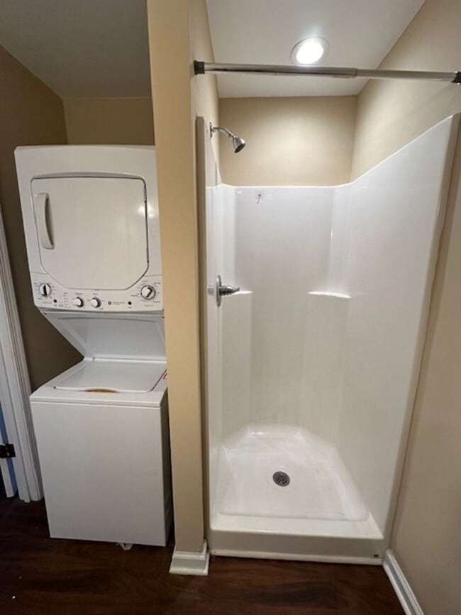 Building Photo - Updated 1 bedroom/1 bath
