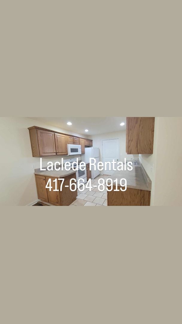 Building Photo - 2 Bedroom 2 Bathroom duplex