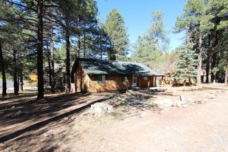 Building Photo - 3 Bed, 2 Bath Cabin Home with Fenced Backy...