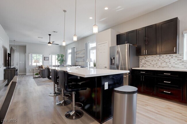 Building Photo - 755 Cam Del Ray