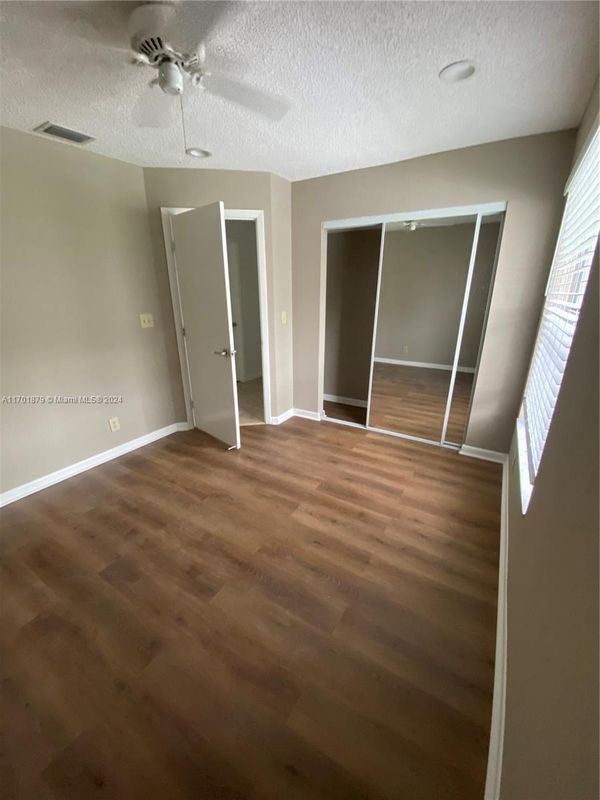 Building Photo - 1037 SW 149th Ln