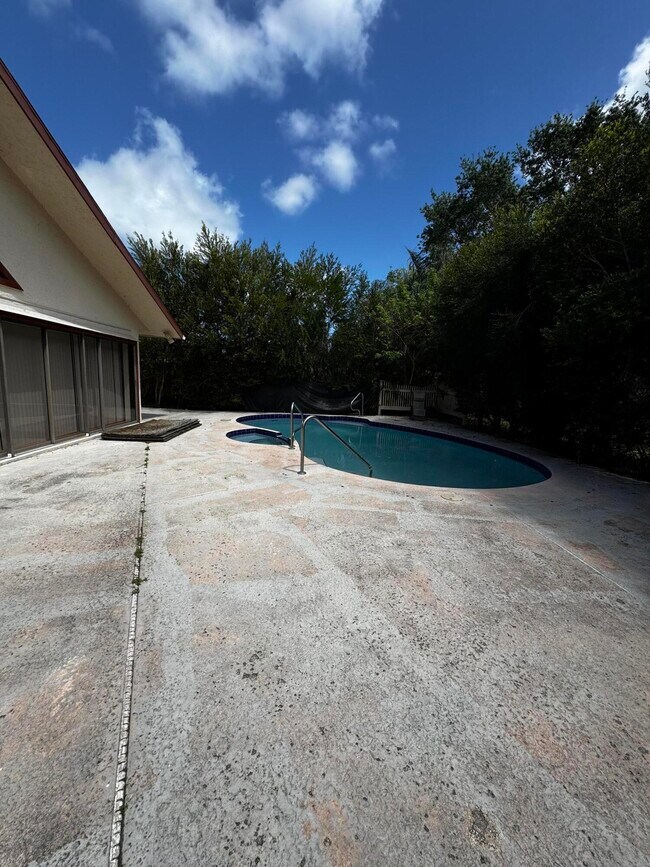 Building Photo - 1886 SE Boma Ave