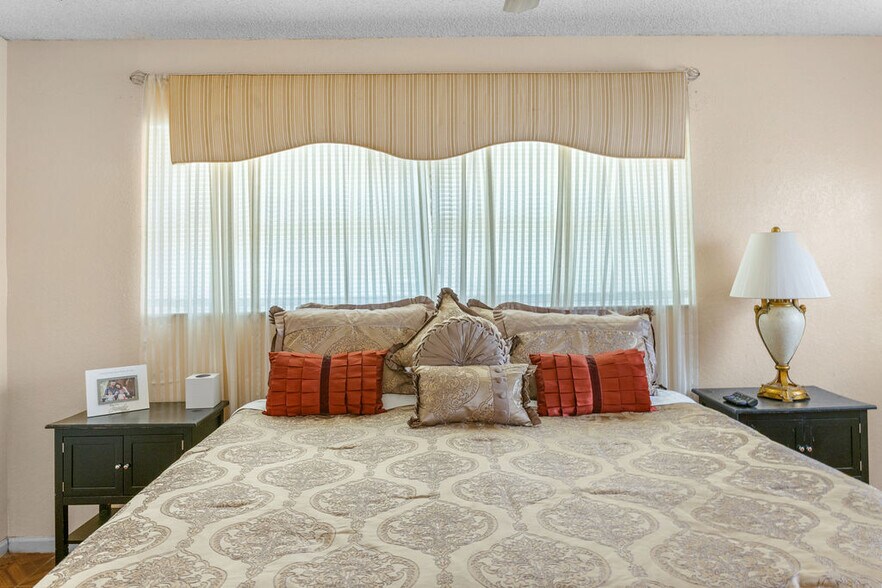 Building Photo - 7560 NW 16th St