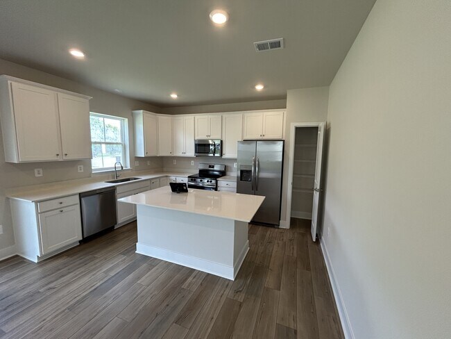 Building Photo - 469 Gravenstein Ln