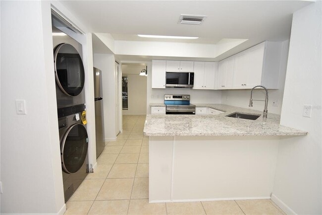 Building Photo - 11 Surrey Ct