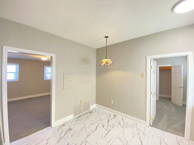 Building Photo - 7 Commercial St