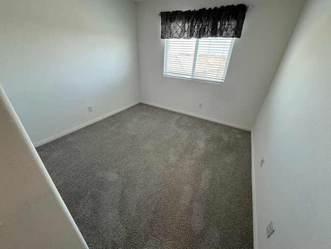 Building Photo - BEAUTIFUL 3 BEDROOM 3 BATH TRI-LEVEL HOME ...