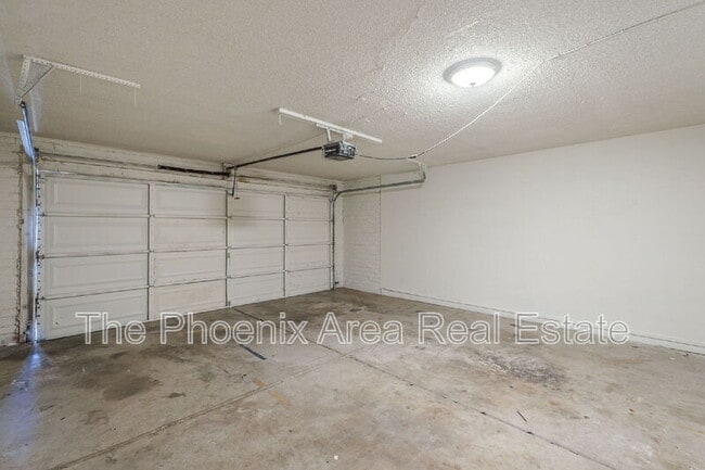 Building Photo - 1556 W Peralta Ave