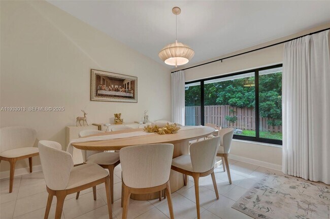 Building Photo - 1583 Eastlake Way