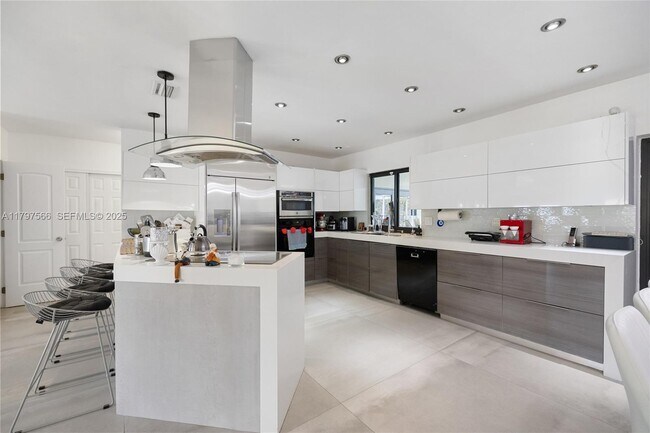 Building Photo - 20375 NE 22nd Pl