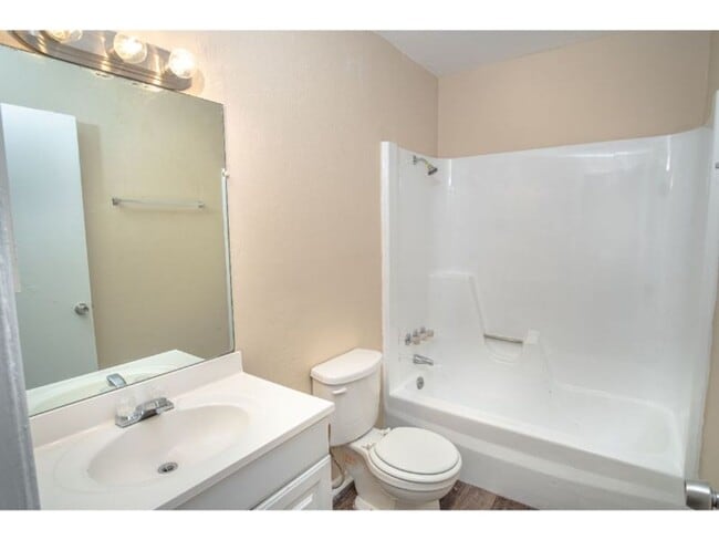 Building Photo - Convenient 4-Bedroom Stay Near Downtown & Attractions!