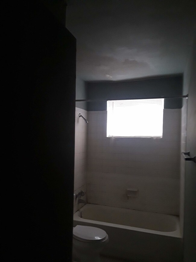 Building Photo - 761 Richmond