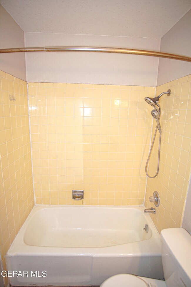 Building Photo - 8548 Arboleda Dr