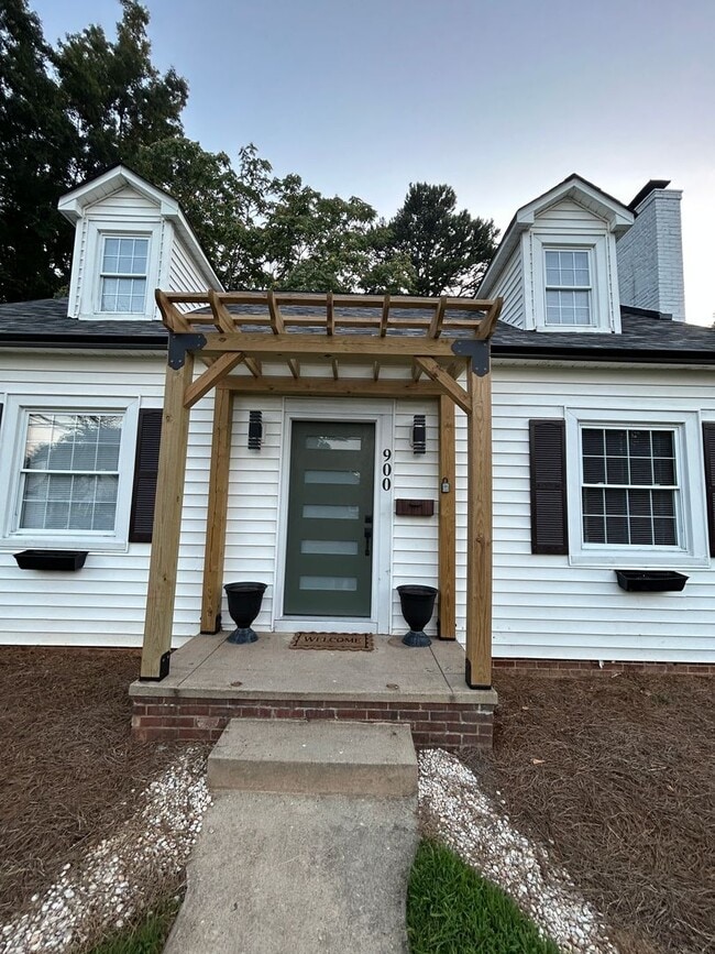 Building Photo - Available Soon! Ardmore WS, 4 Bedroom, 3 F...