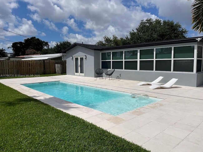 Building Photo - 401 S Highland Dr